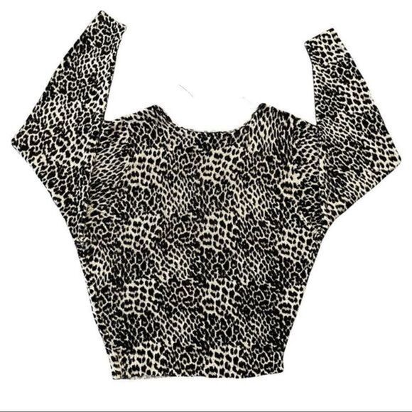 By Together Collection Leopard Print V neck Size Small - Picture 4 of 7